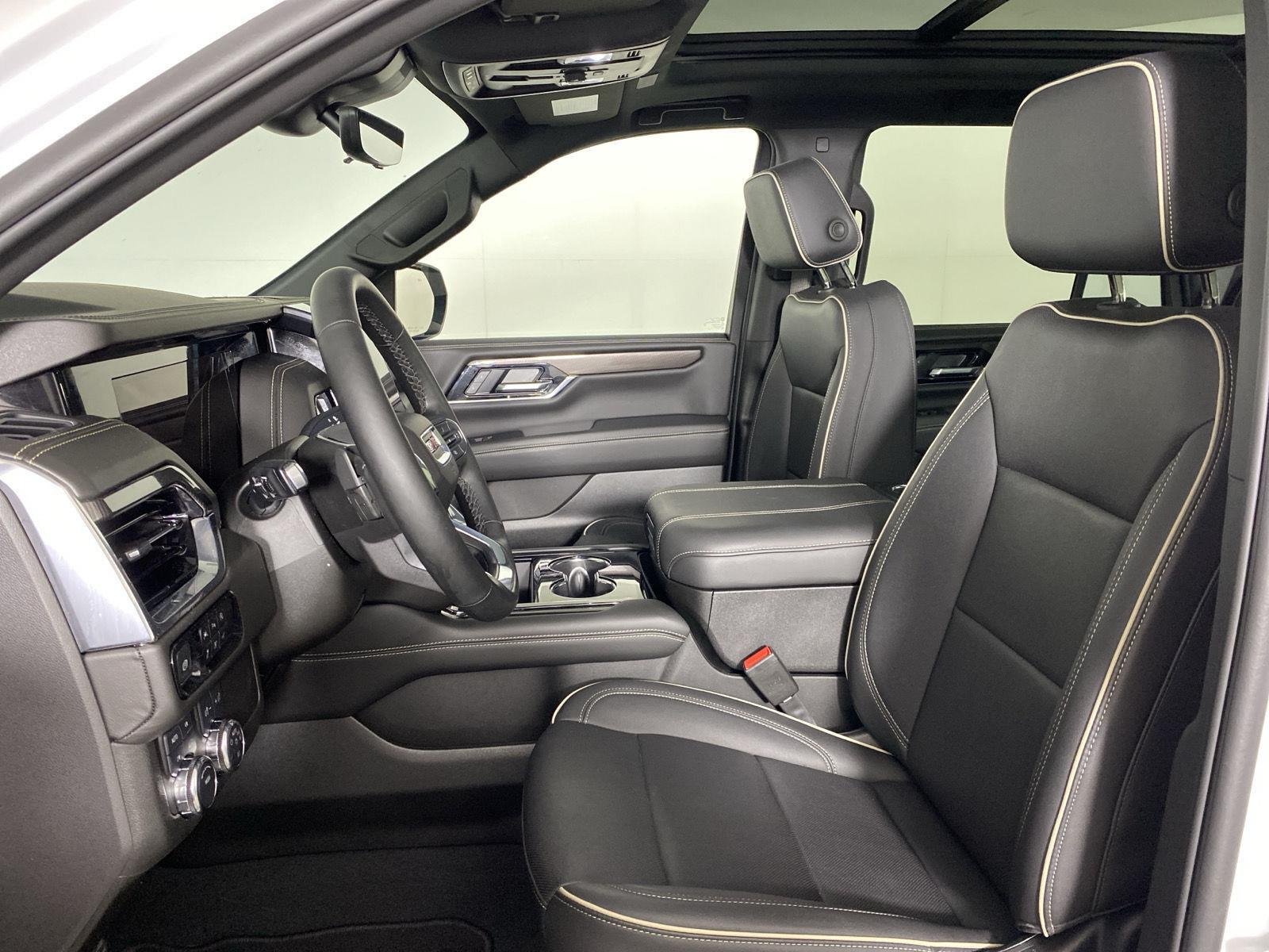 Used 2025 Summit White GMC Elevation image 13