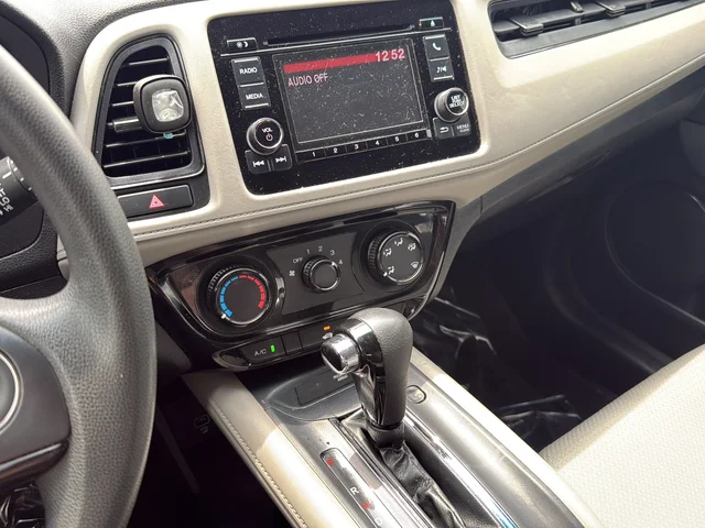 Used 2022 Silver Honda LX image 33