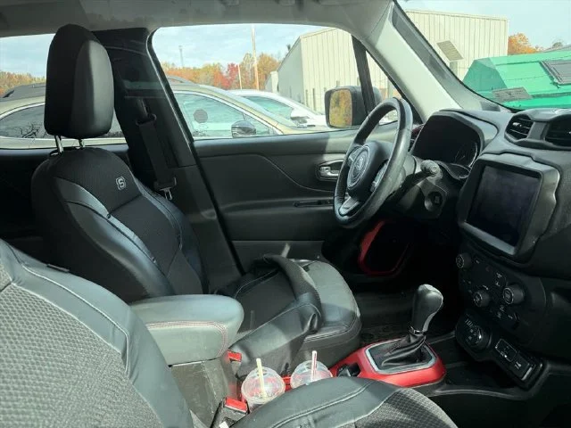 Used 2021 Gray Jeep Trailhawk image 17