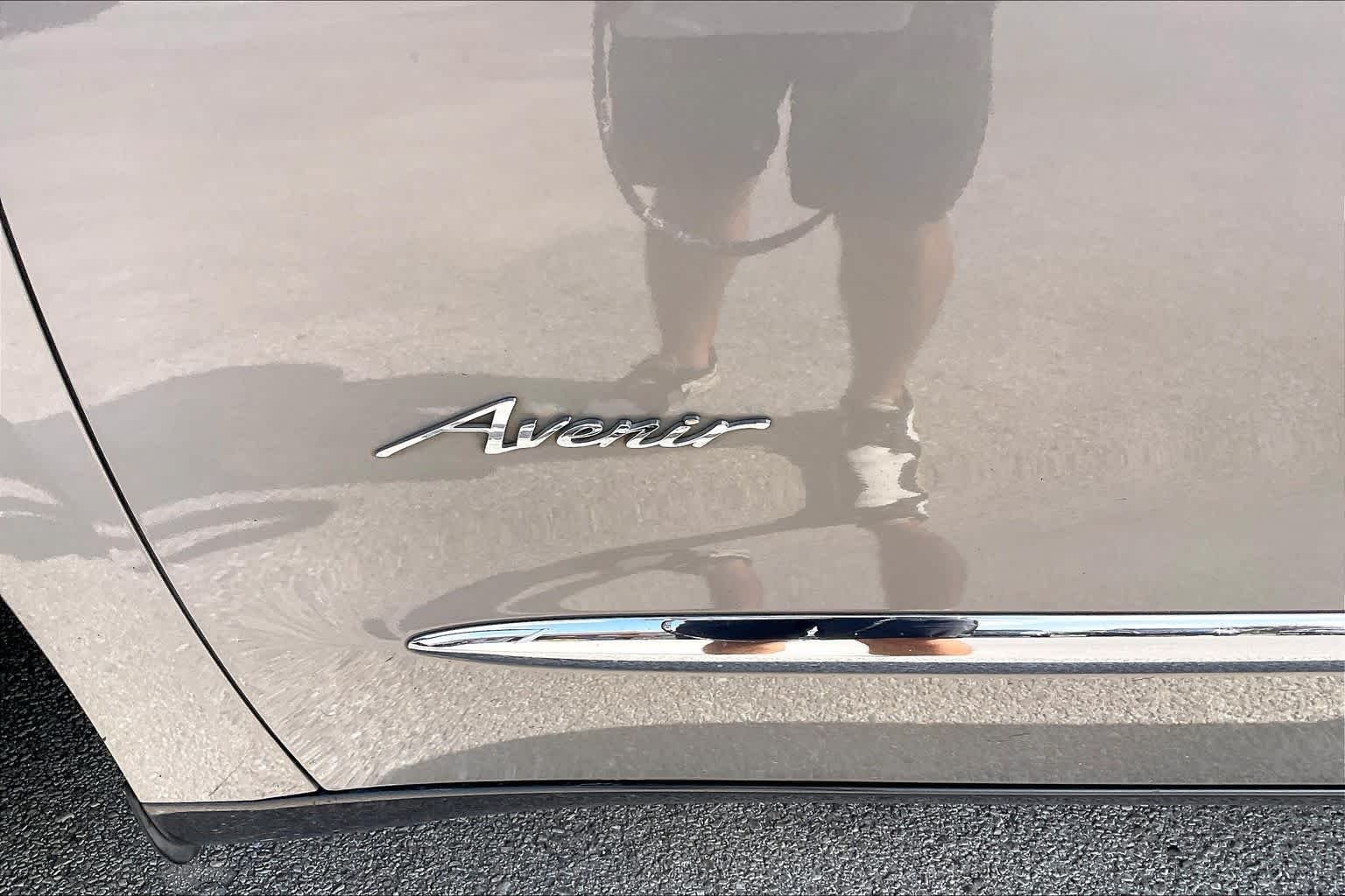 Used 2018 Pepperdust Metallic Buick Avenir image 10