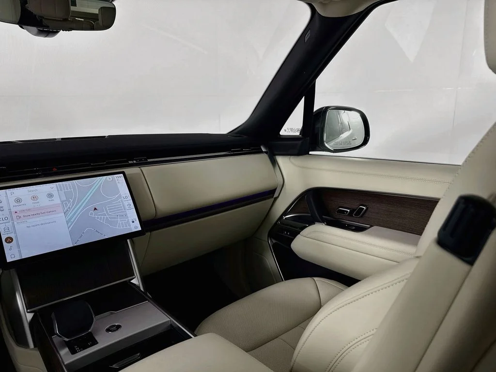 New 2026 Fuji White Land Rover SE image 25