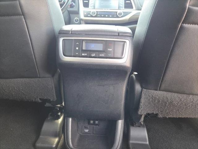 Certified Used 2018 BLIZZARD PEARL Toyota  image 33