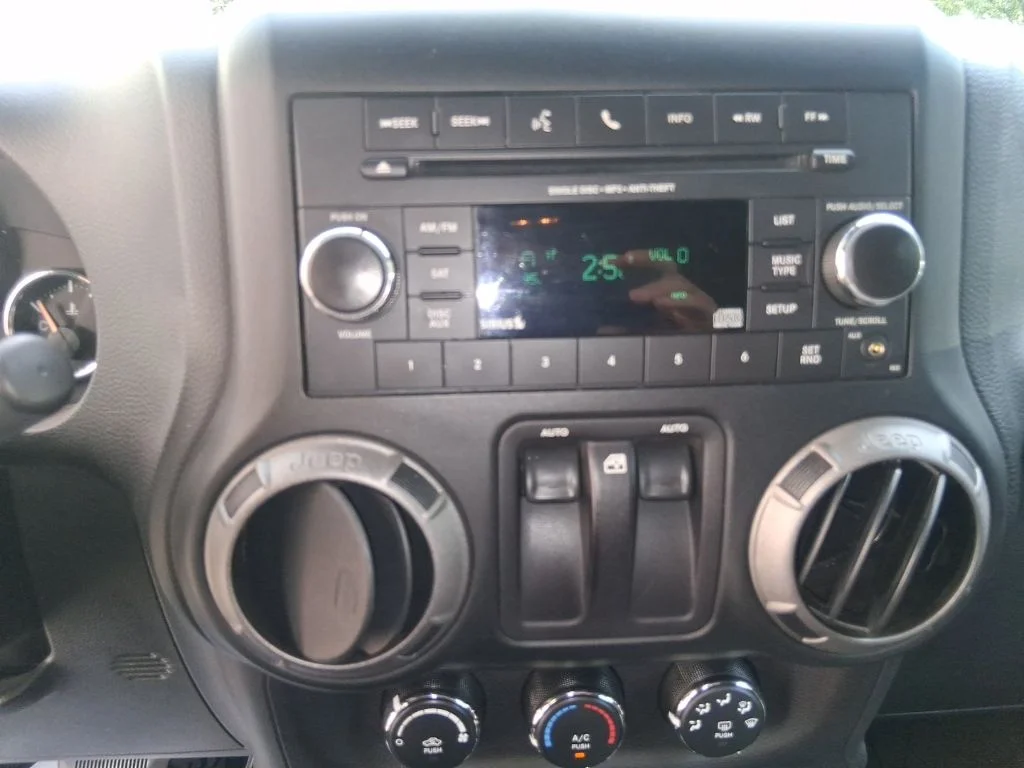 Used 2016 White Jeep Sport image 12