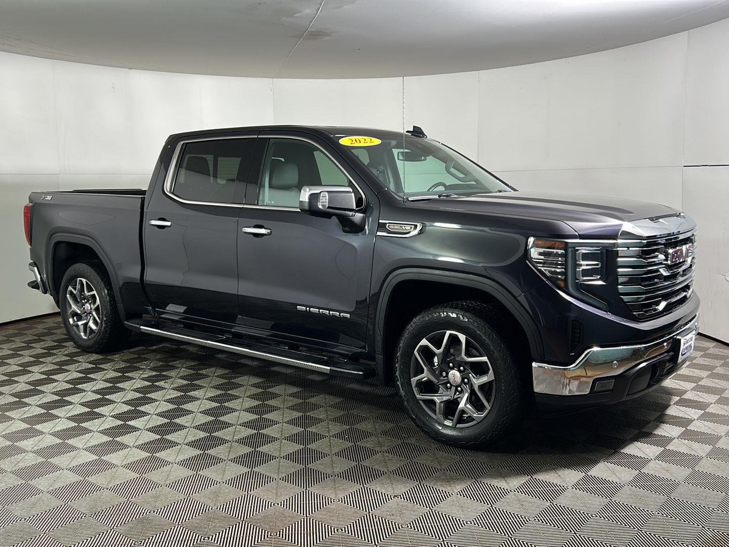Used 2022 Titanium Rush Metallic GMC SLT image 5