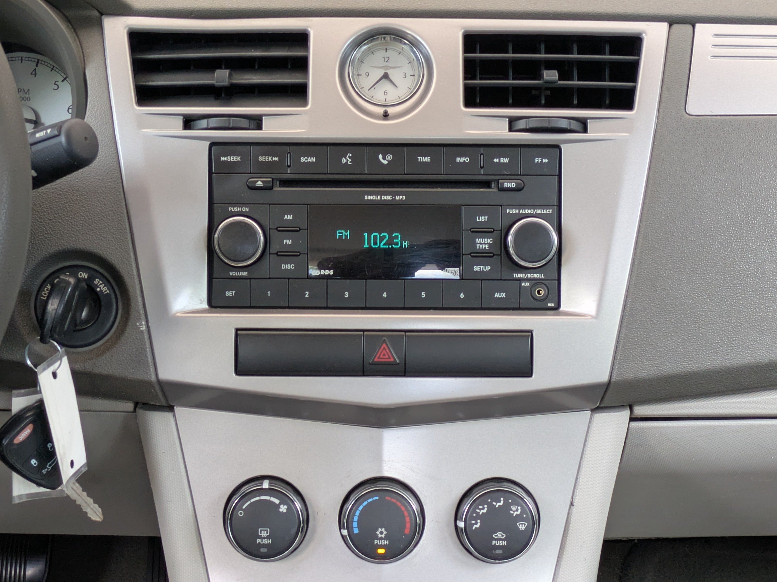 Used 2007 Linen Gold Pearl Metallic Chrysler Base image 18