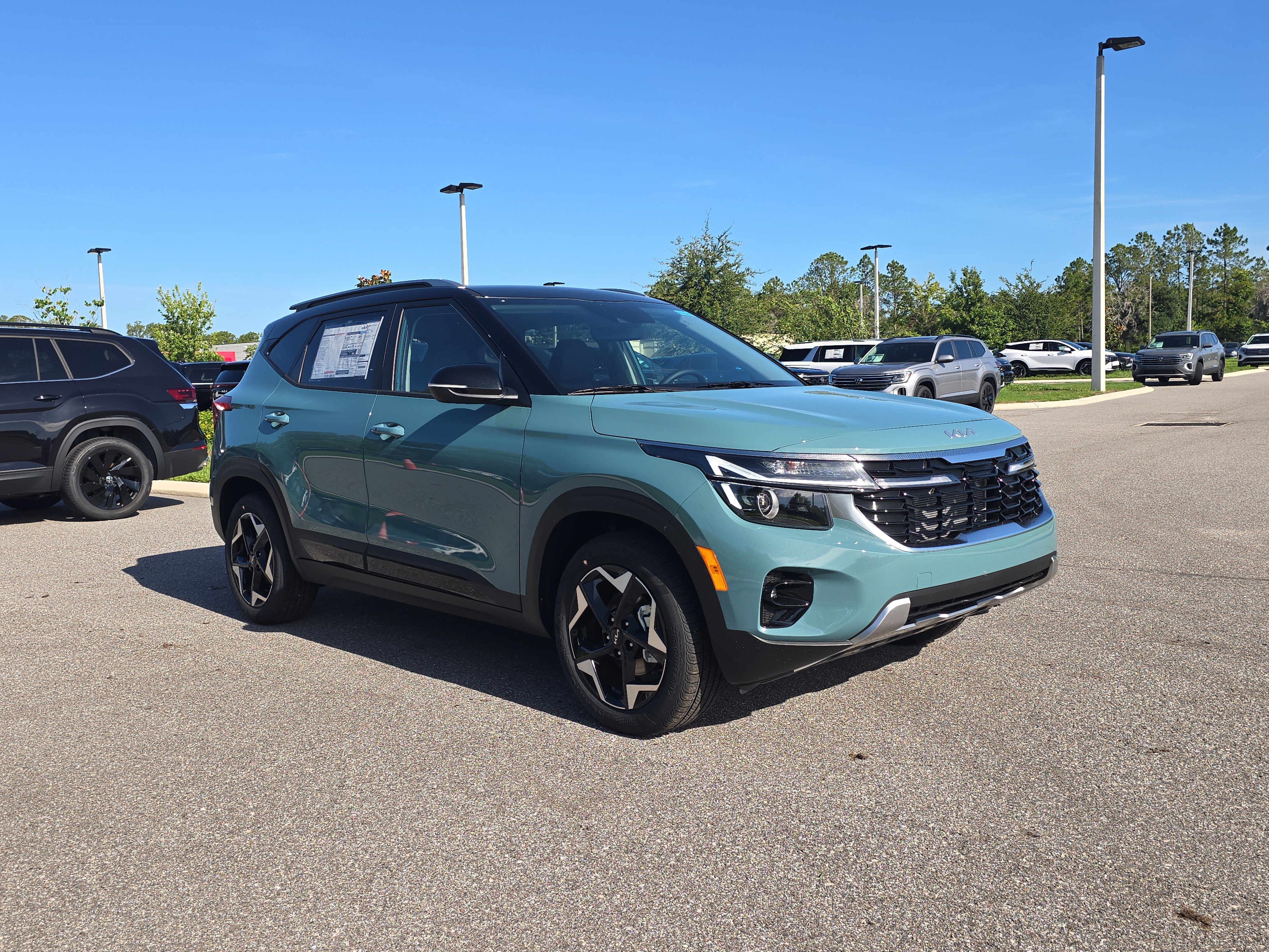 New 2026 Pluton Blue / Black Roof Kia S image 2