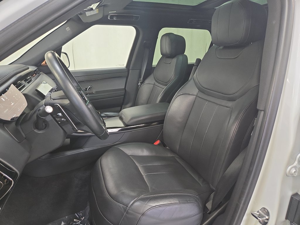 Used 2025 Fuji White Land Rover SE image 11