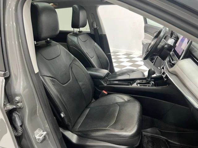 Used 2022 Sting Gray Clearcoat Jeep Limited image 24