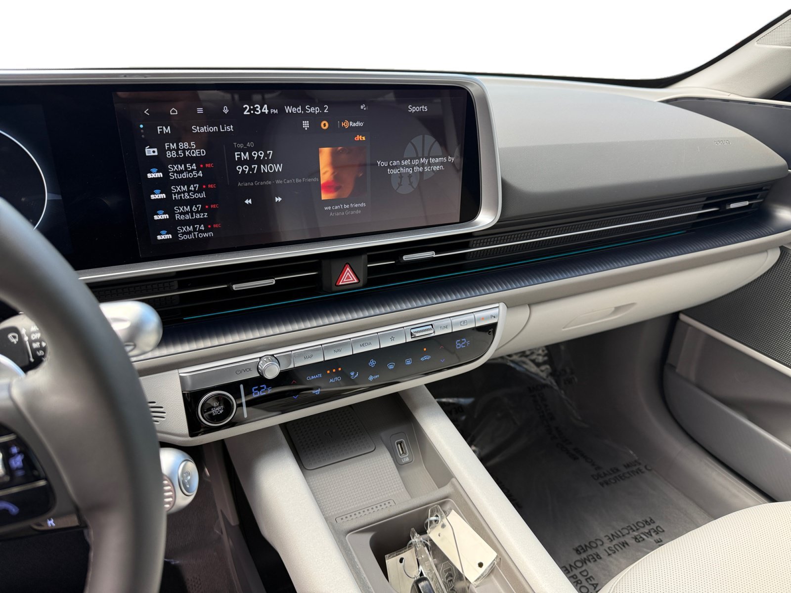Used 2025 White Hyundai SEL image 12