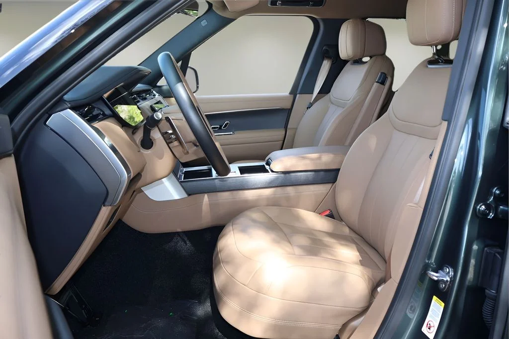 New 2026 Belgravia Green Land Rover SE image 11