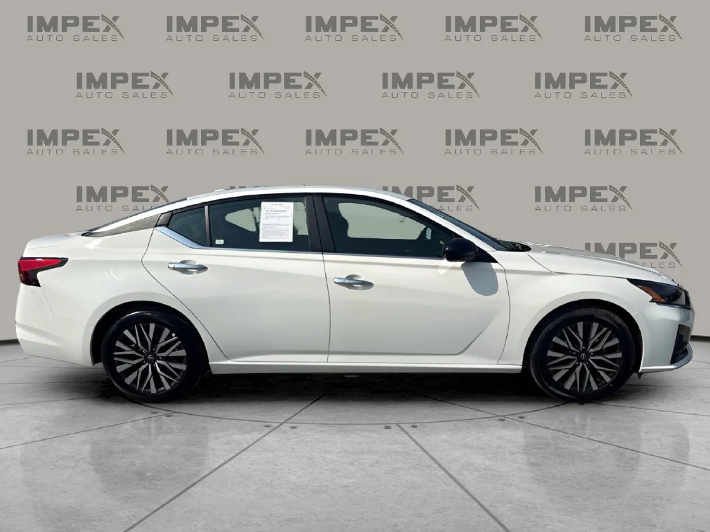Used 2025 White Nissan 2.5 SV image 6