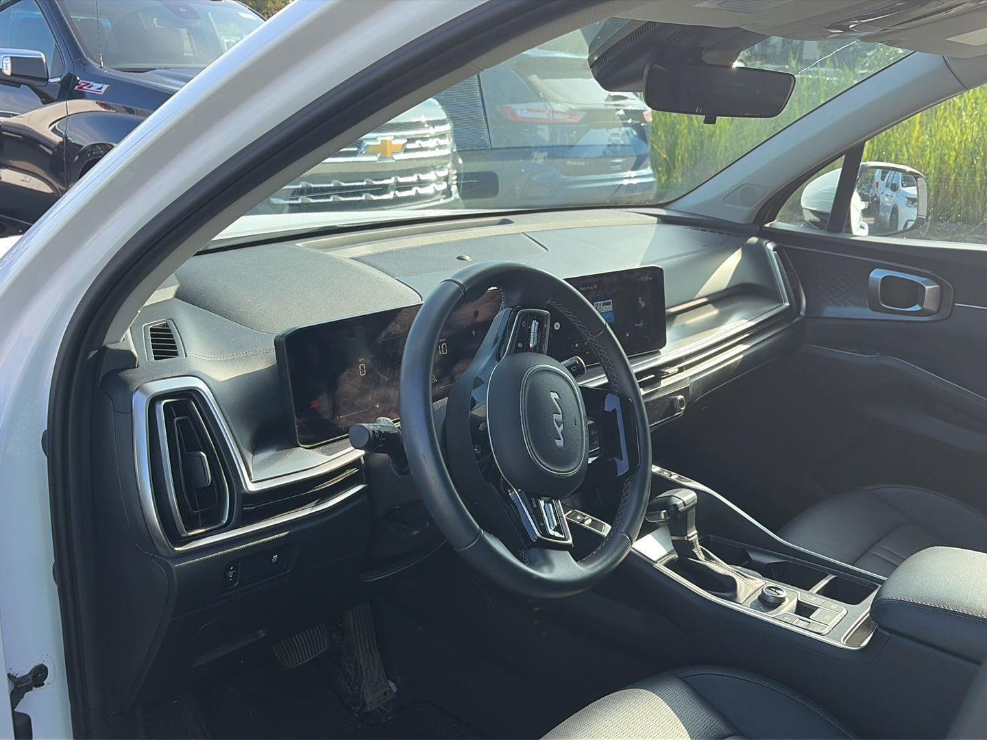 Used 2025 Glacial White Pearl Kia S image 5
