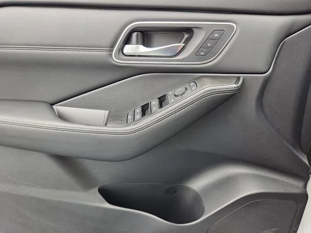 New 2026 Everest White Pearl TriCoat Nissan Platinum image 25