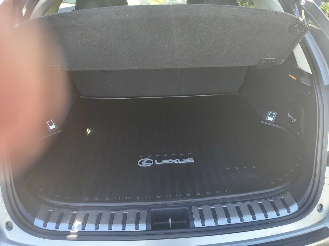 Used 2015  Lexus  image 8