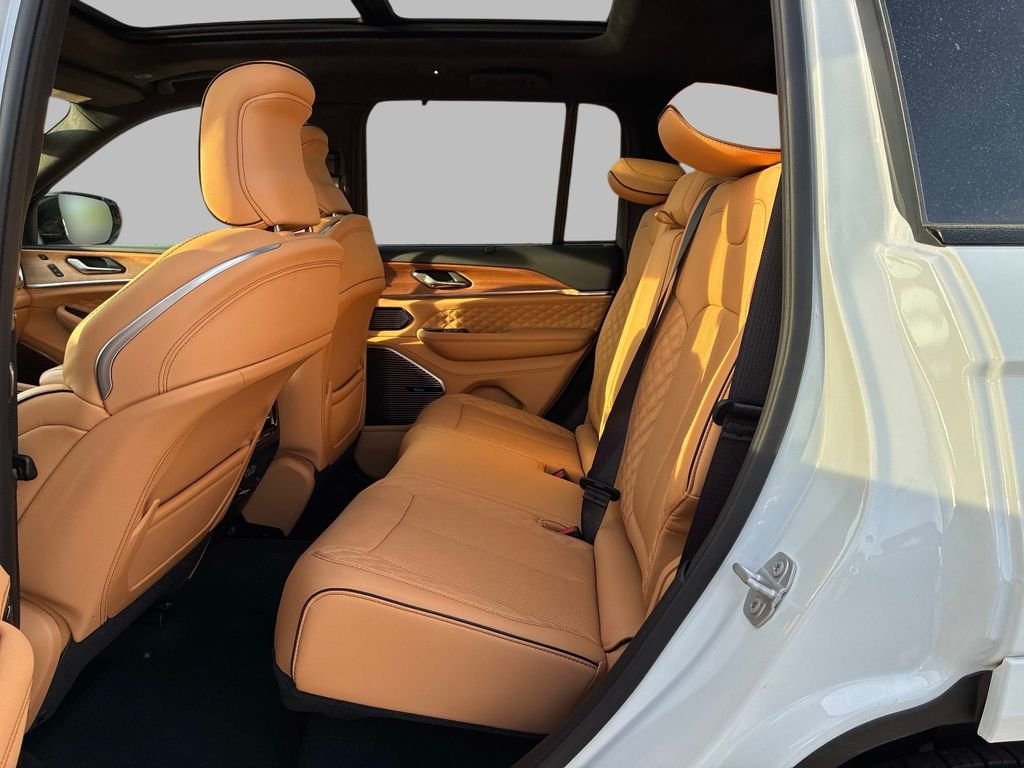 Used 2025 White Jeep Summit Reserve image 15