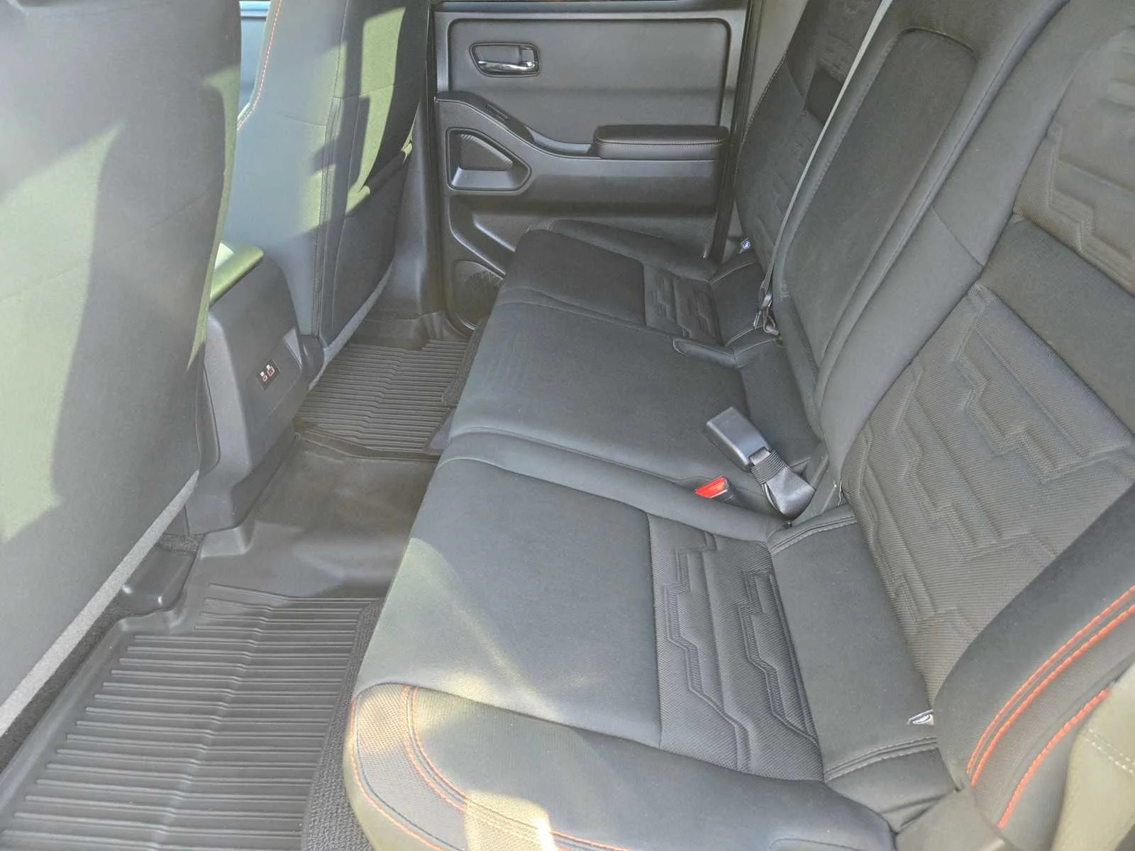 Used 2023  Nissan PRO-4X image 14