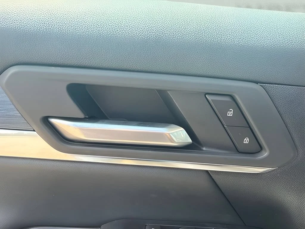 New 2027 Summit White GMC Elevation image 11