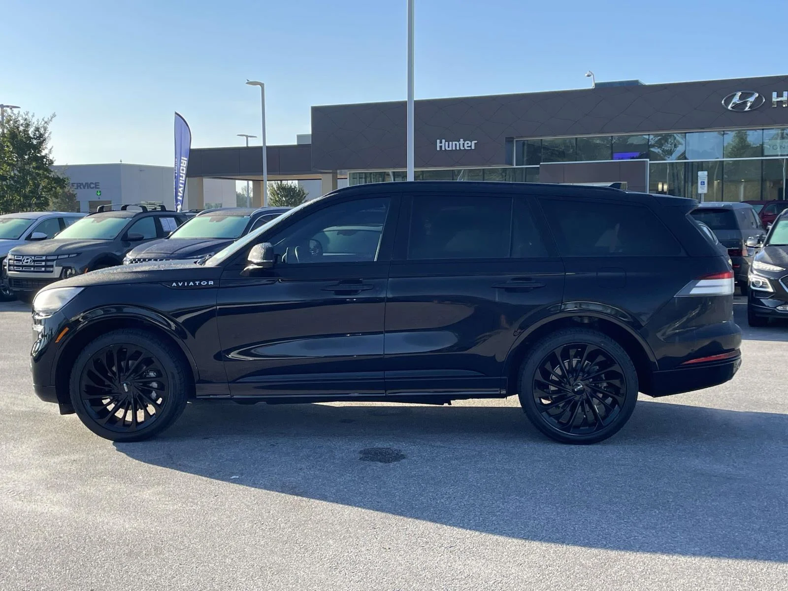 Used 2022 Infinite Black Metallic Clearcoat Lincoln Reserve image 26