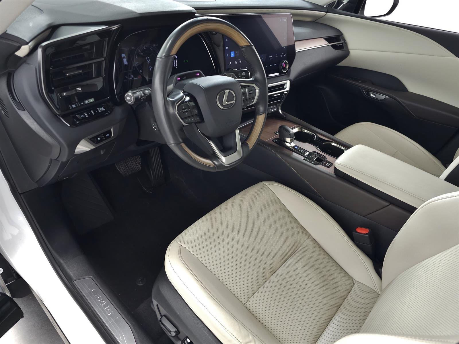 Used 2024 White Lexus PREMIUM image 16