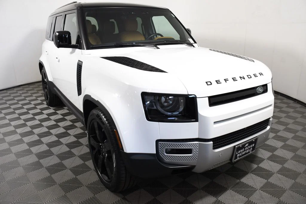 Used 2023 Fuji White Land Rover S image 9