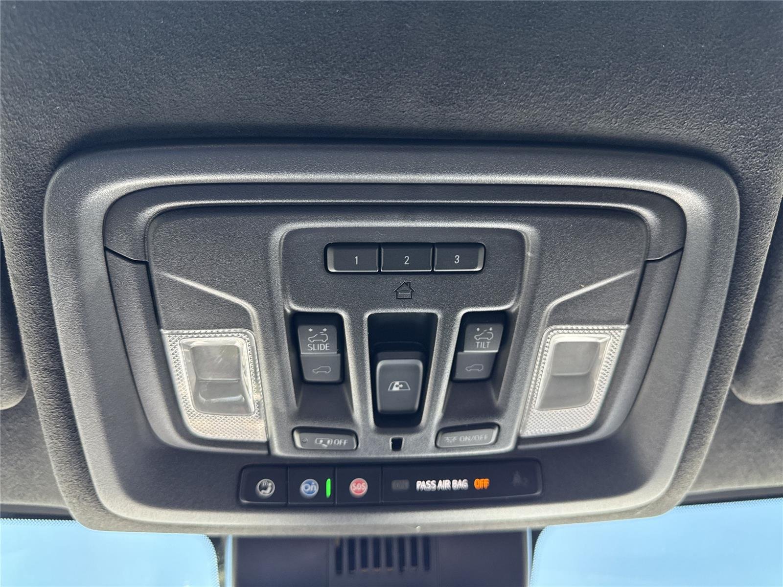 Used 2024 White Frost Tricoat GMC Denali Ultimate image 29