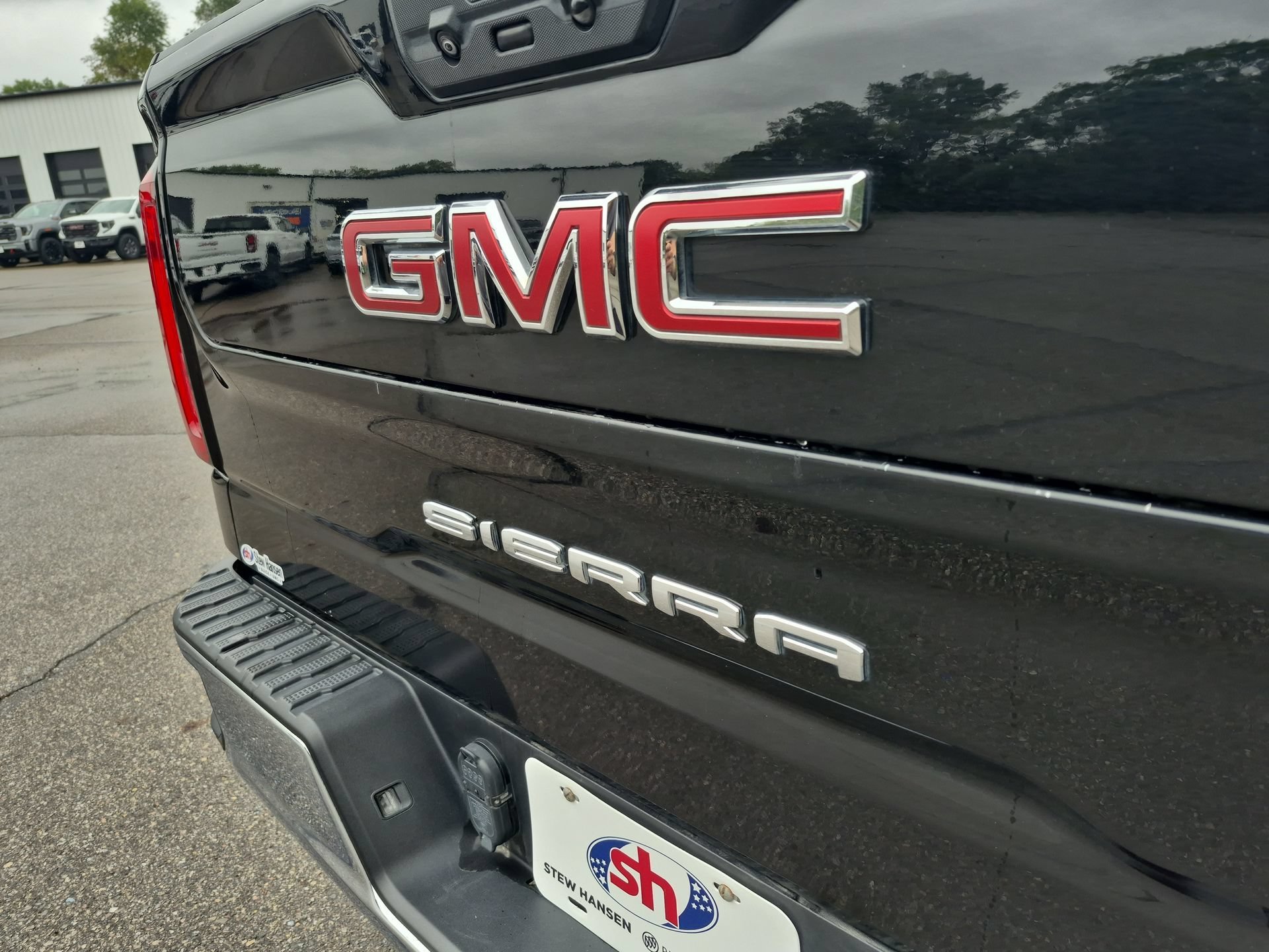 Used 2023 ONYX BLACK GMC SLT image 30