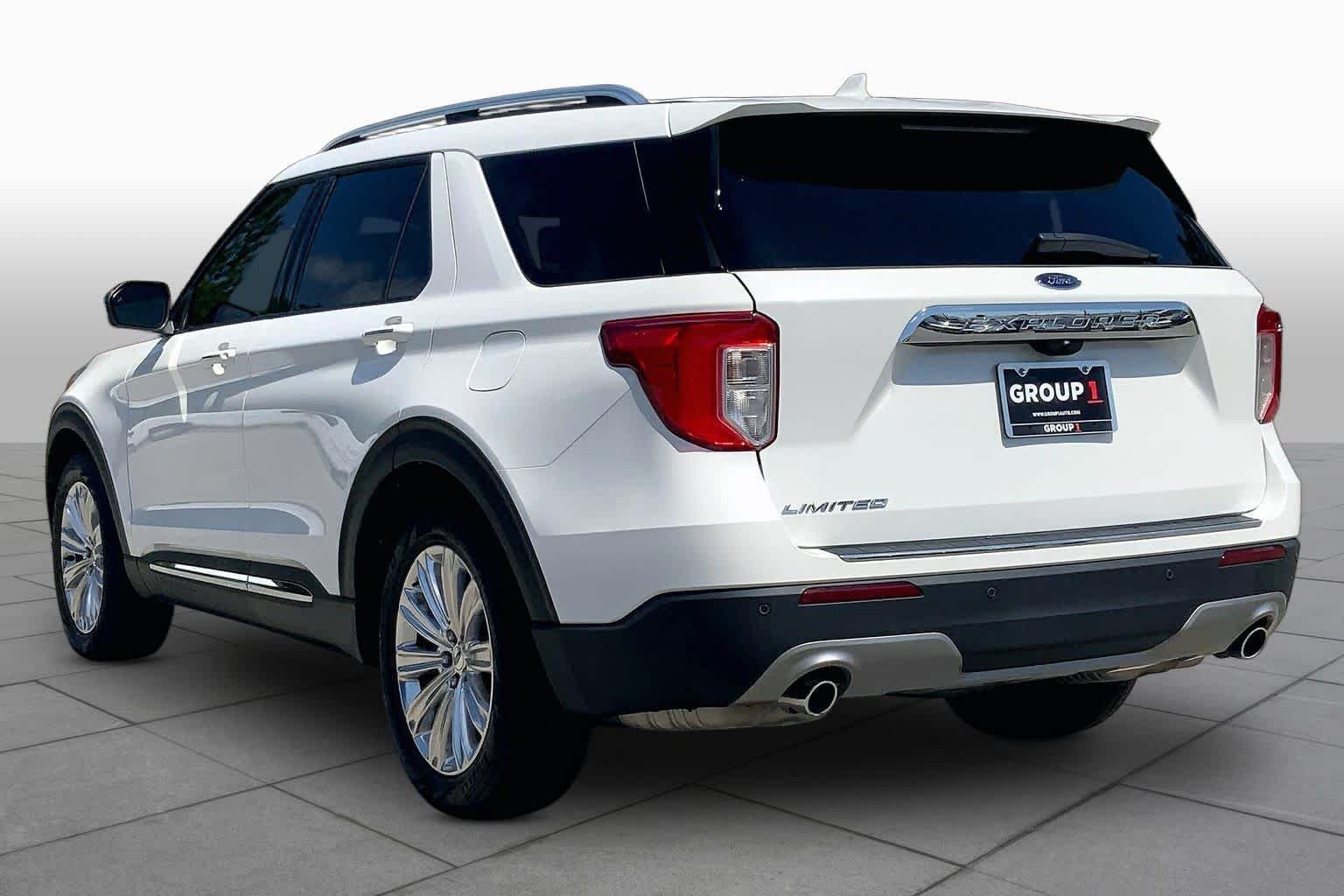 Used 2022 Star White Metallic Tri-Coat Ford Limited image 12