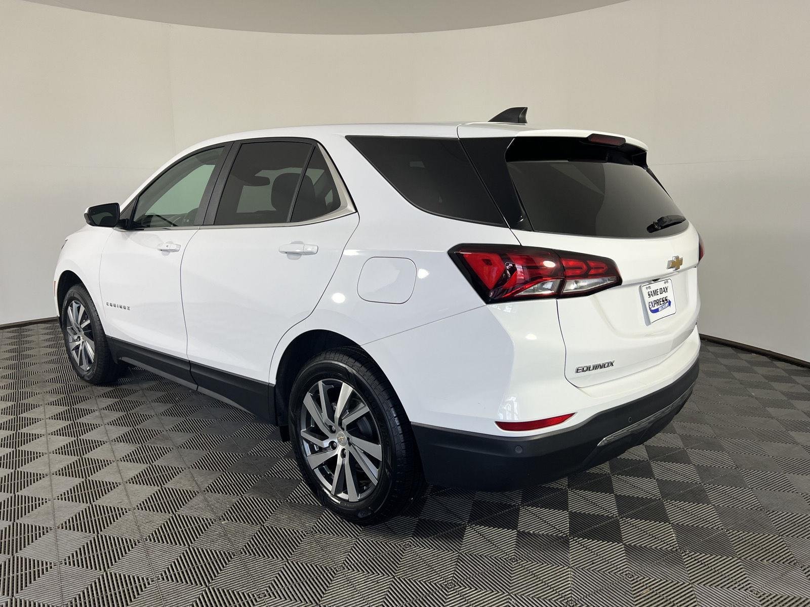 Used 2024 Summit White Chevrolet LT image 27