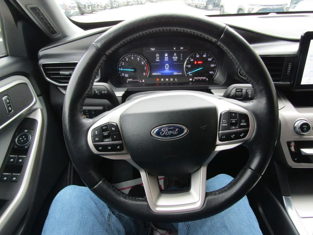 Used 2023 Red Metallic Ford XLT image 25