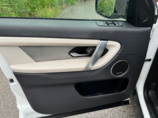 Used 2023 Fuji White Land Rover S R-Dynamic image 8