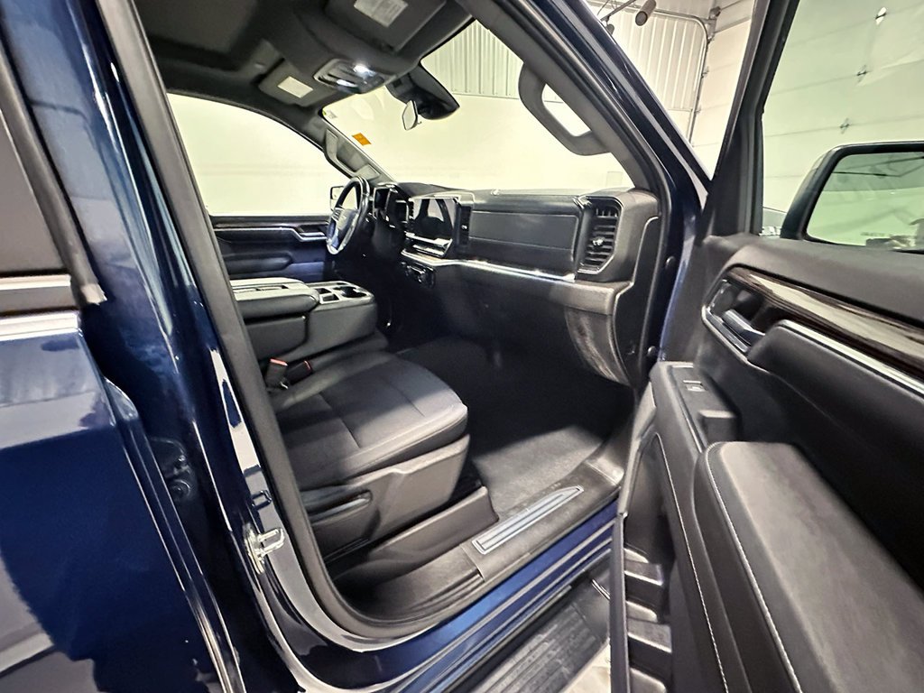 Used 2022 Blue Chevrolet RST image 26