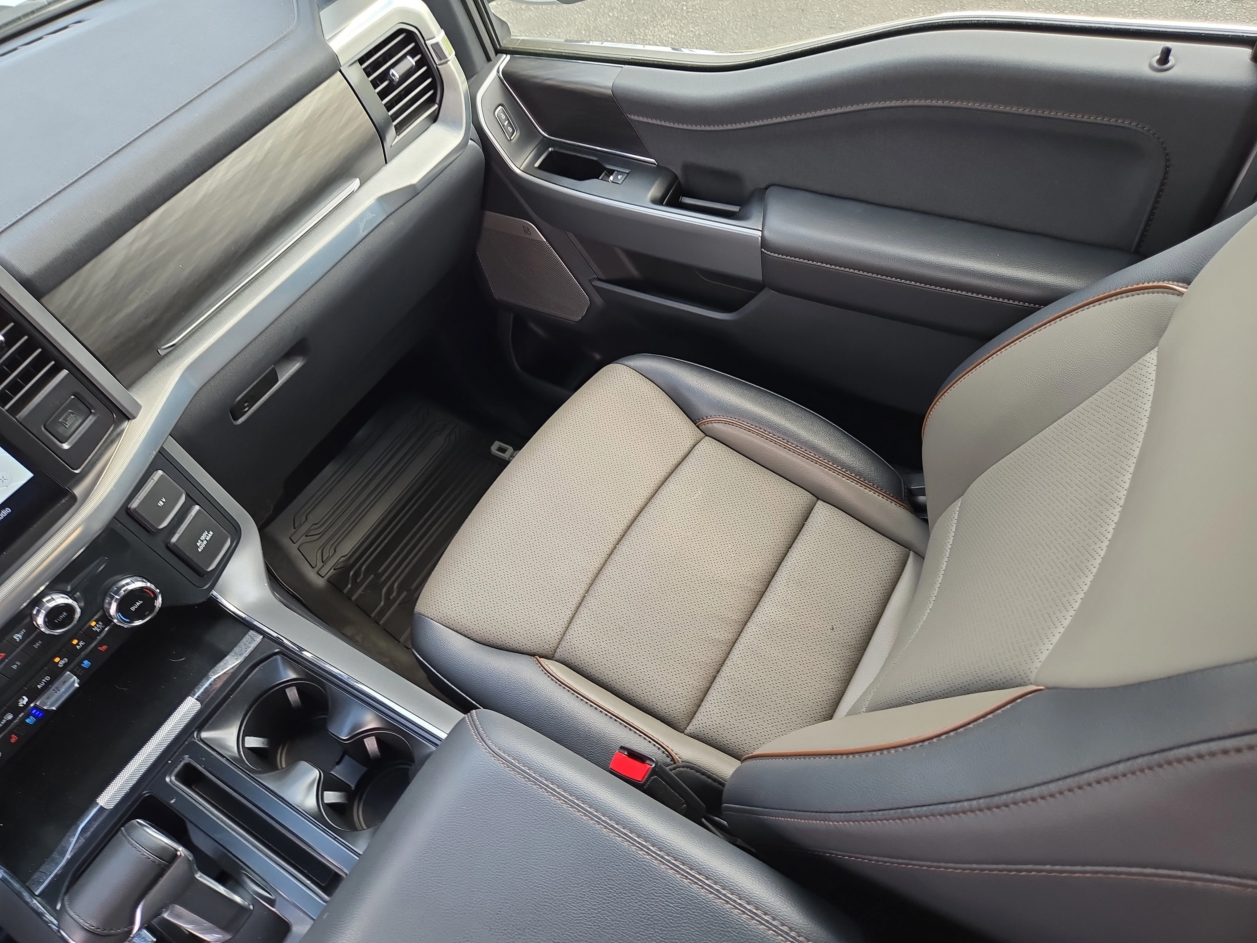 Used 2025 Oxford White Ford LARIAT image 15