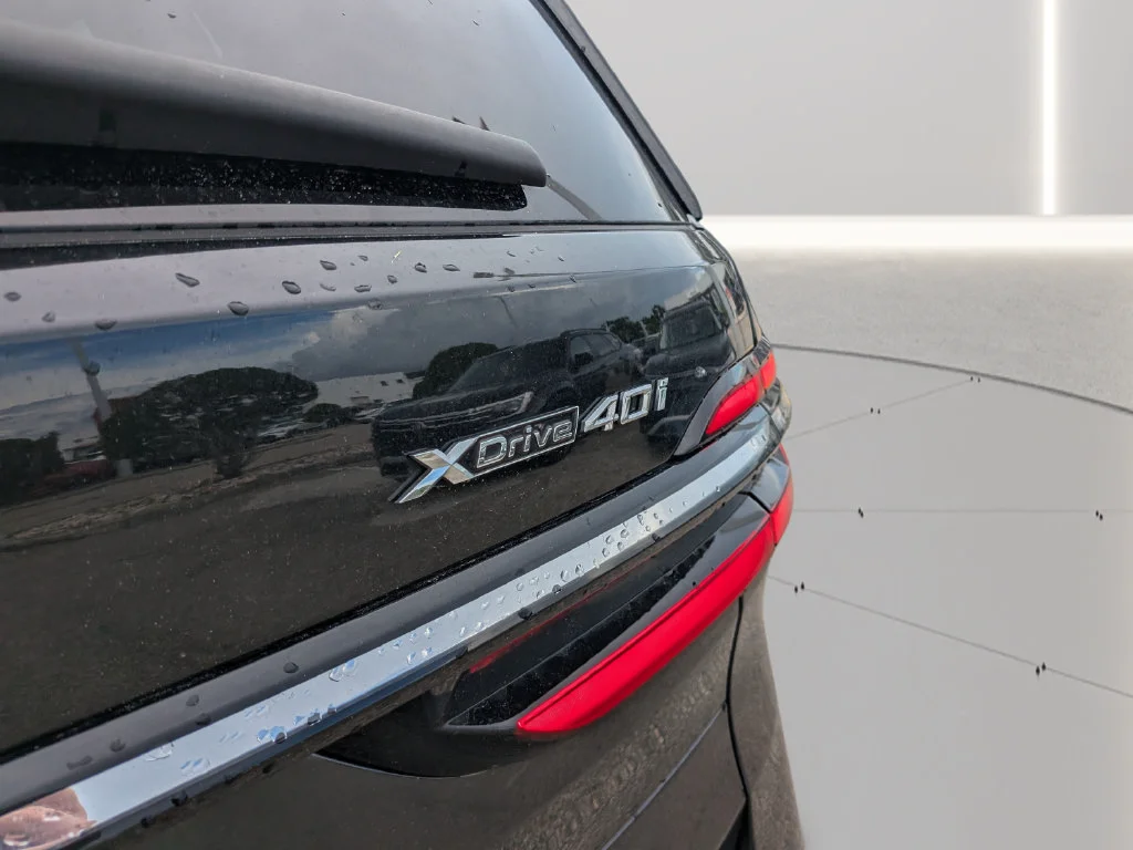 Used 2024 Black BMW xDrive40i image 8