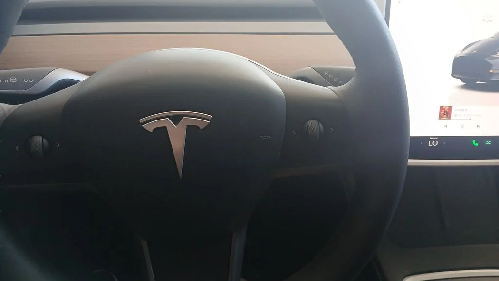 Used 2024  Tesla  image 9