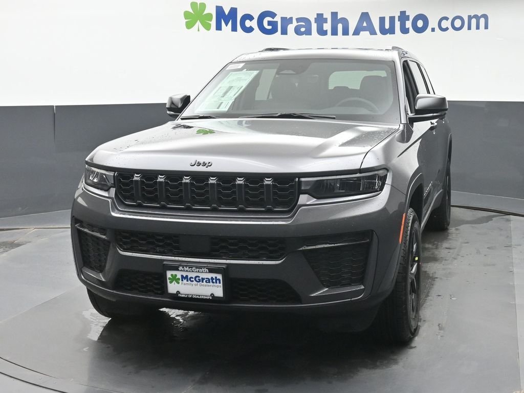 New 2026 Baltic Gray Metallic Clear-Coat Exterior Paint Jeep Altitude image 5