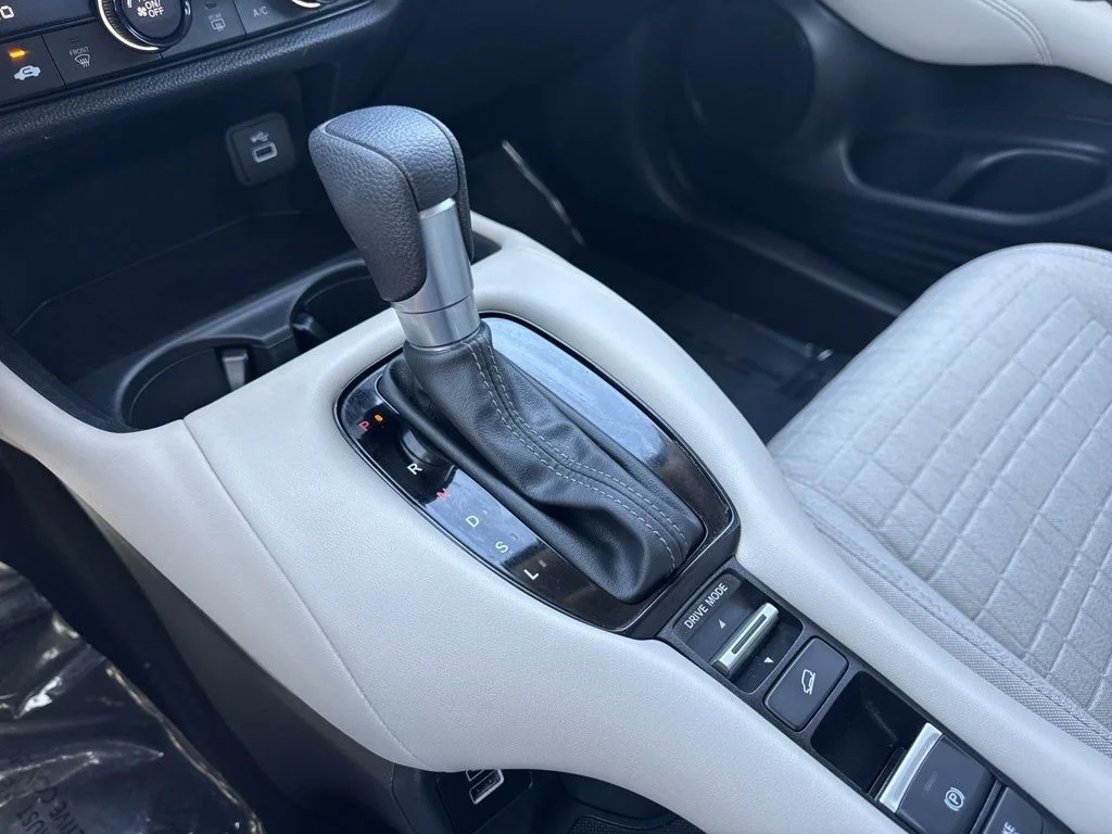 Used 2023 White Honda LX image 16