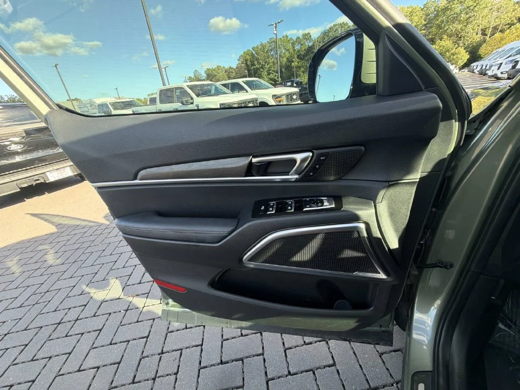Used 2025 Green Kia SX X-Line image 14
