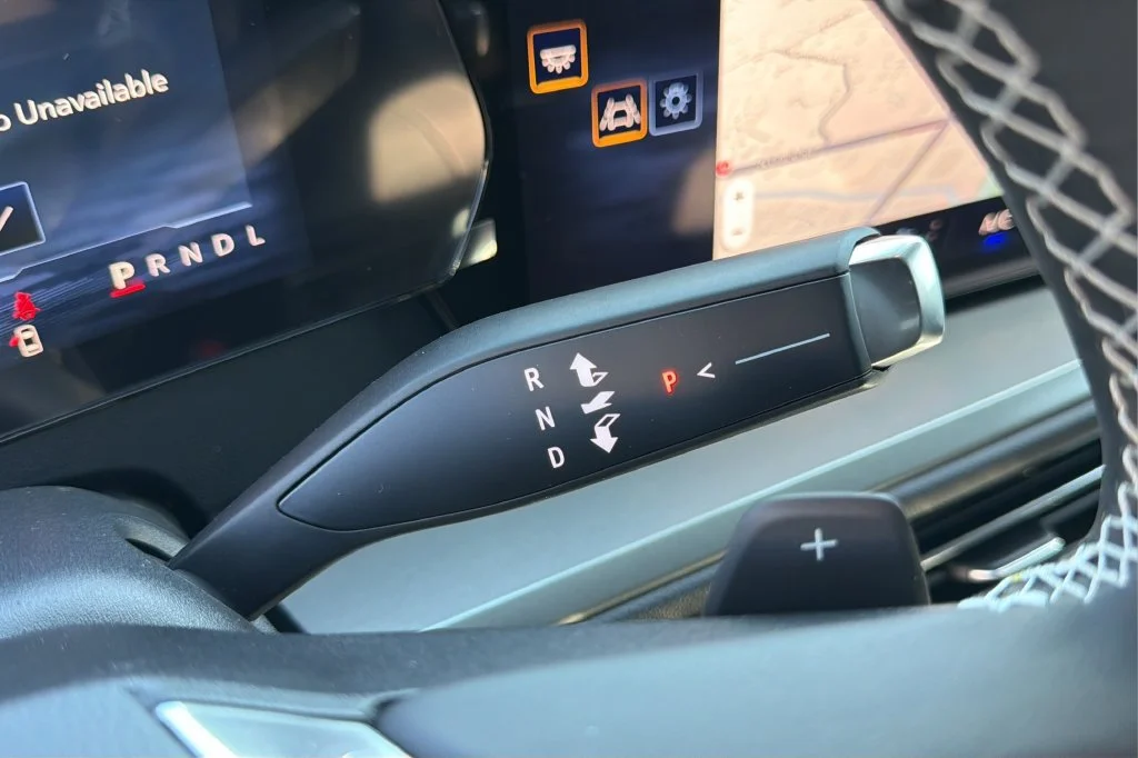 New 2027 Summit White Chevrolet LT image 31