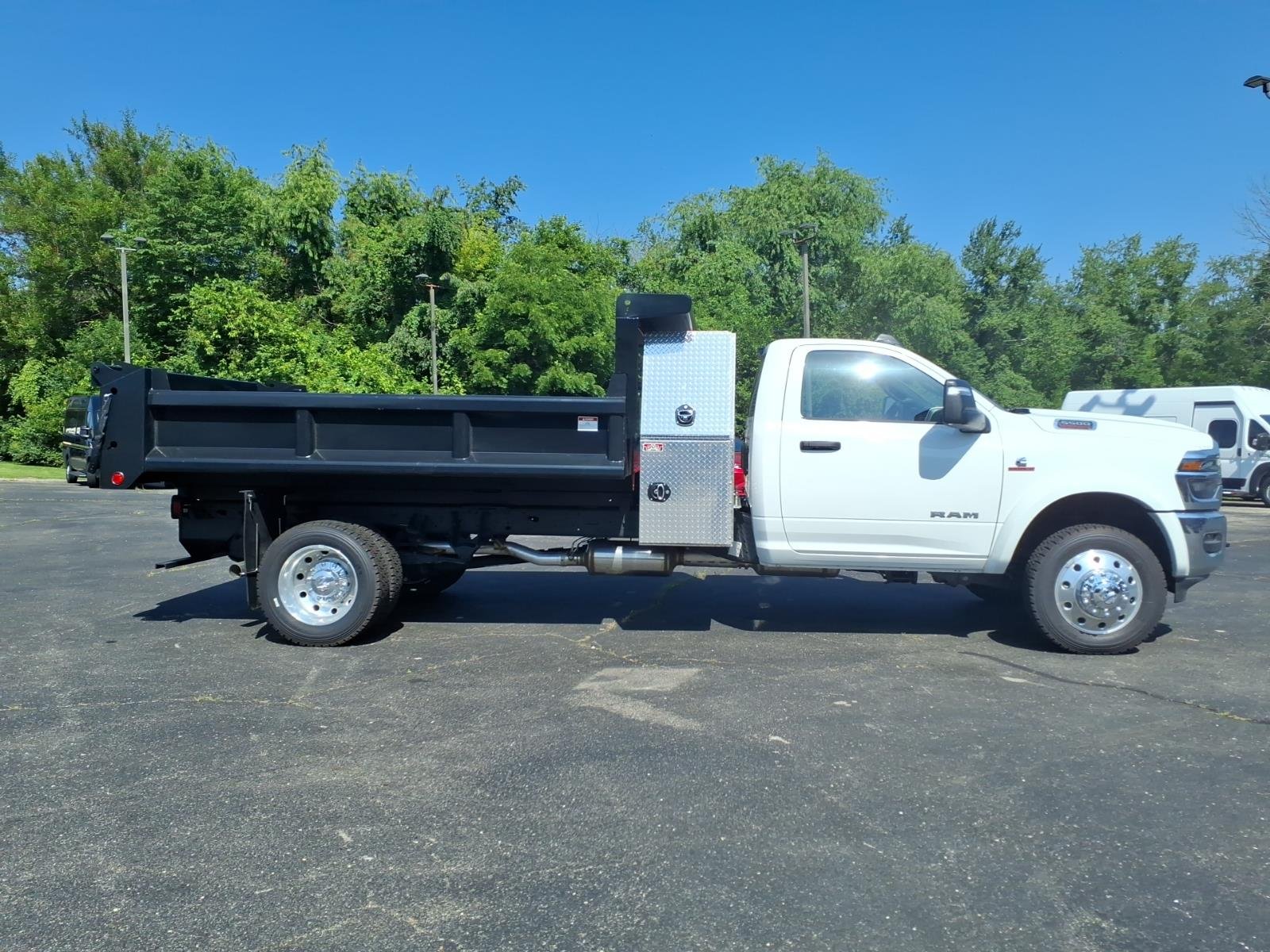 New 2026 Bright White Clear-Coat Exterior Paint RAM Tradesman/Big Horn image 8