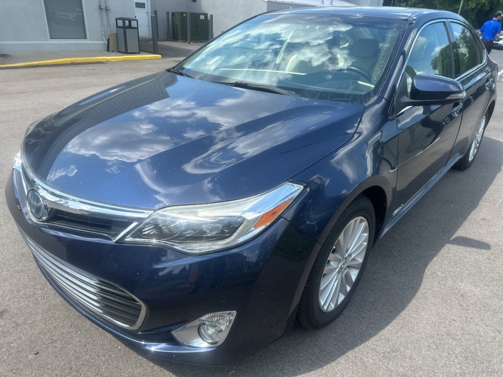Used 2014  Toyota  image 2