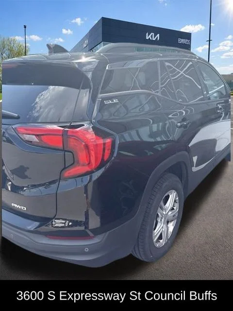 Used 2018 Black GMC SLE image 17