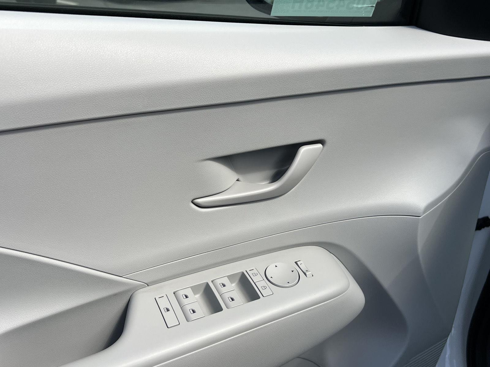 2026 Hyundai Kona SE - Photo 30