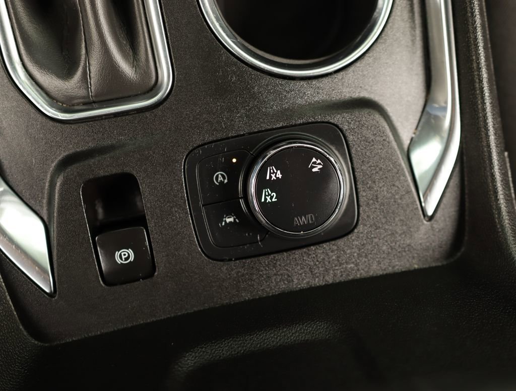 Used 2023 Summit White Chevrolet LT Cloth image 18