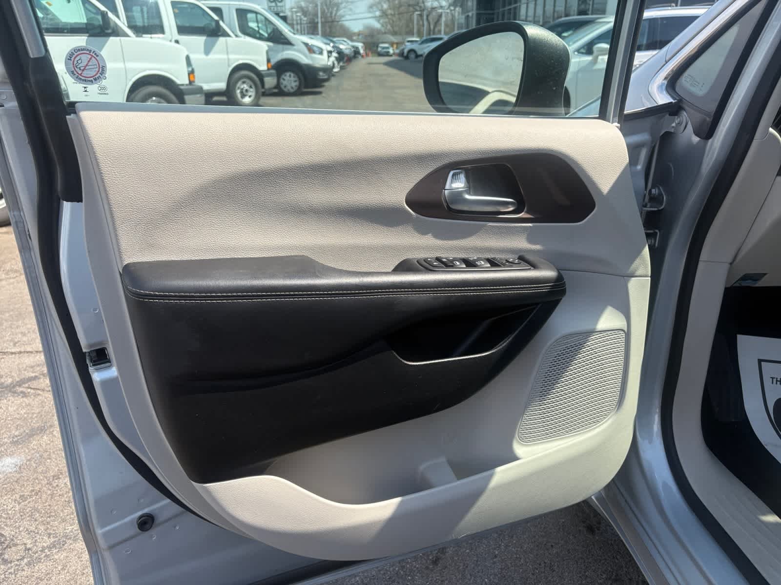Used 2023 Silver Mist Clearcoat Chrysler LX image 10