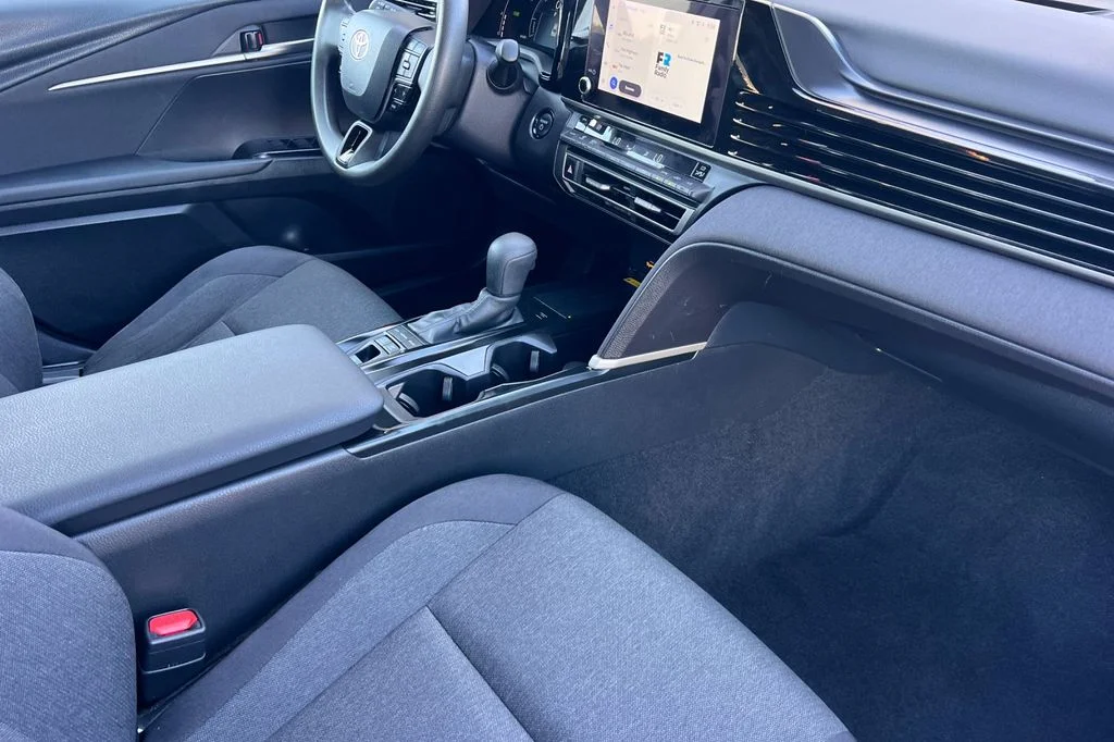 Used 2025 White Toyota LE image 18