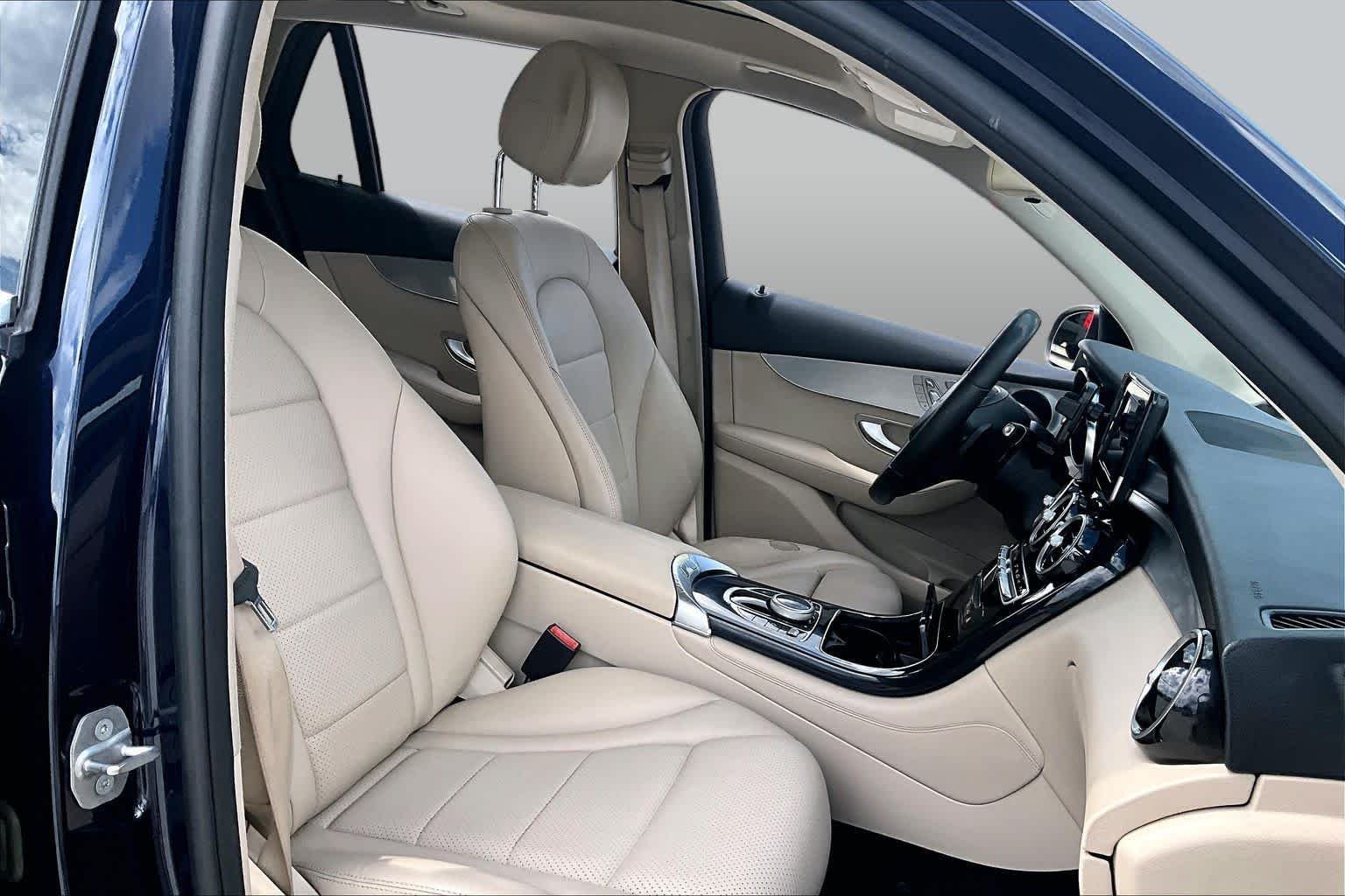 Used 2017 Lunar Blue Metallic Mercedes-Benz GLC 300 image 8