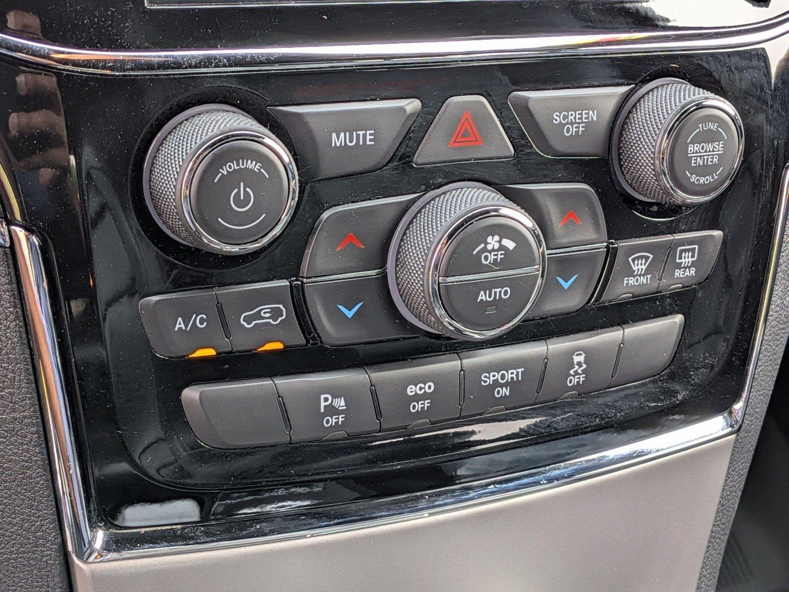 Used 2021 Sting-Gray Clearcoat Jeep Trailhawk image 13