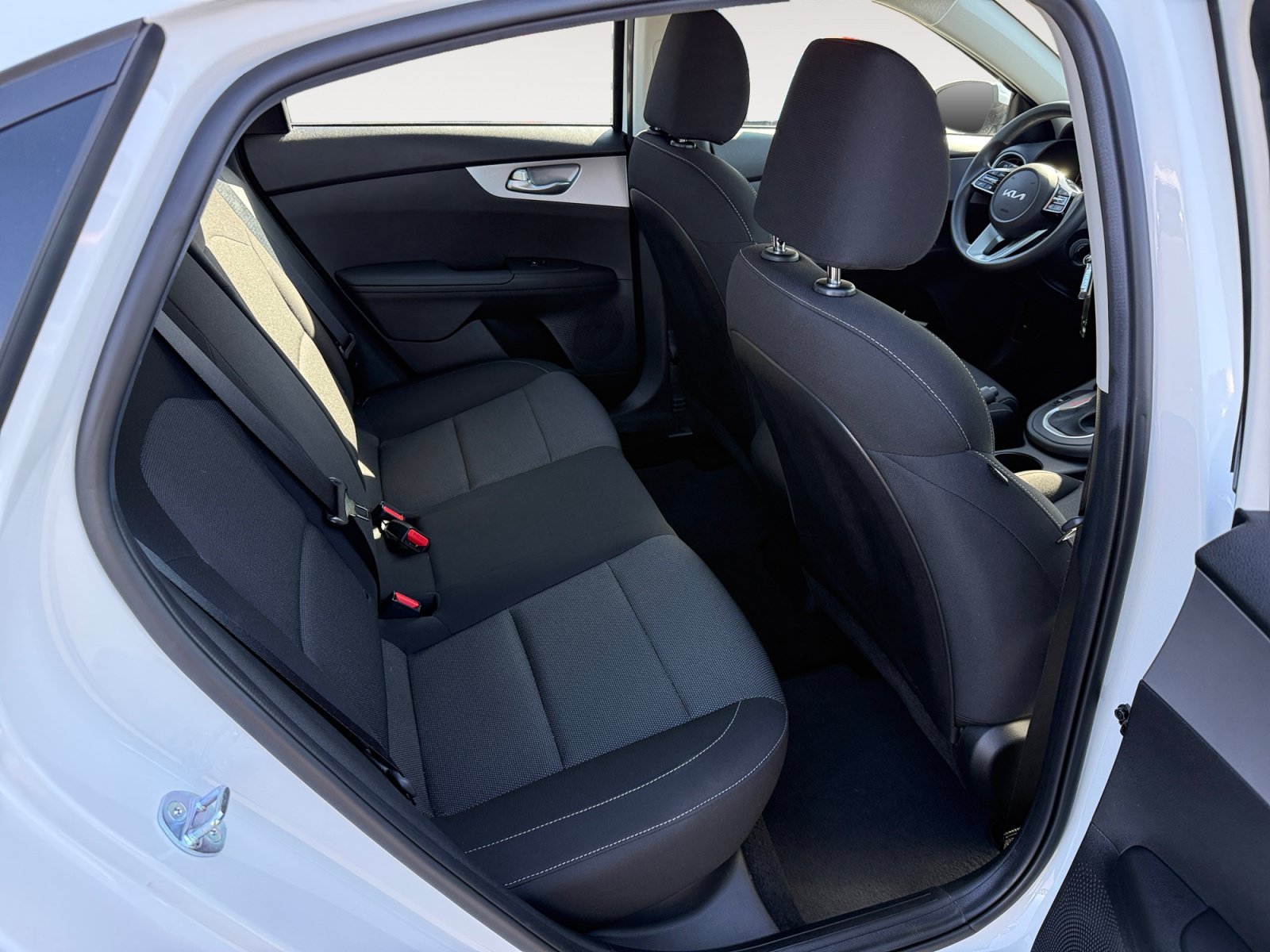 Used 2023 Snow White Pearl Kia LXS image 18