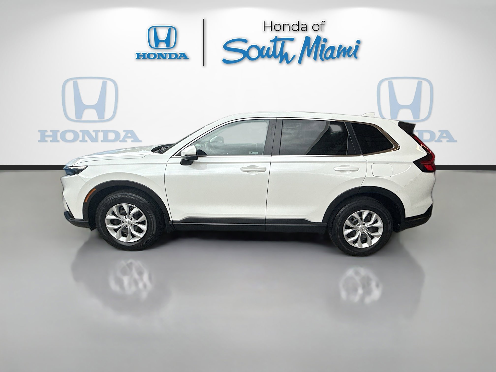 Certified Used 2025 Platinum White Pearl Honda 1.5T AWD LX image 4