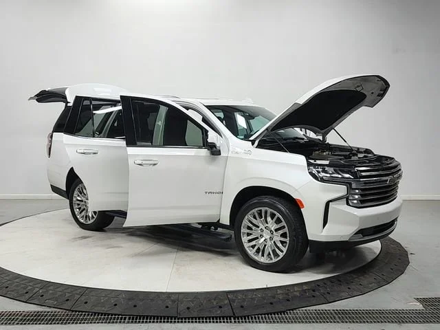 Used 2023 Iridescent Pearl Tricoat Chevrolet High Country image 9